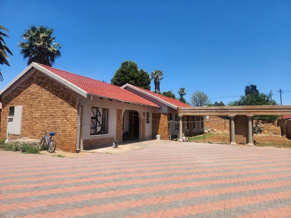 5 Bedroom House for sale in Stilfontein