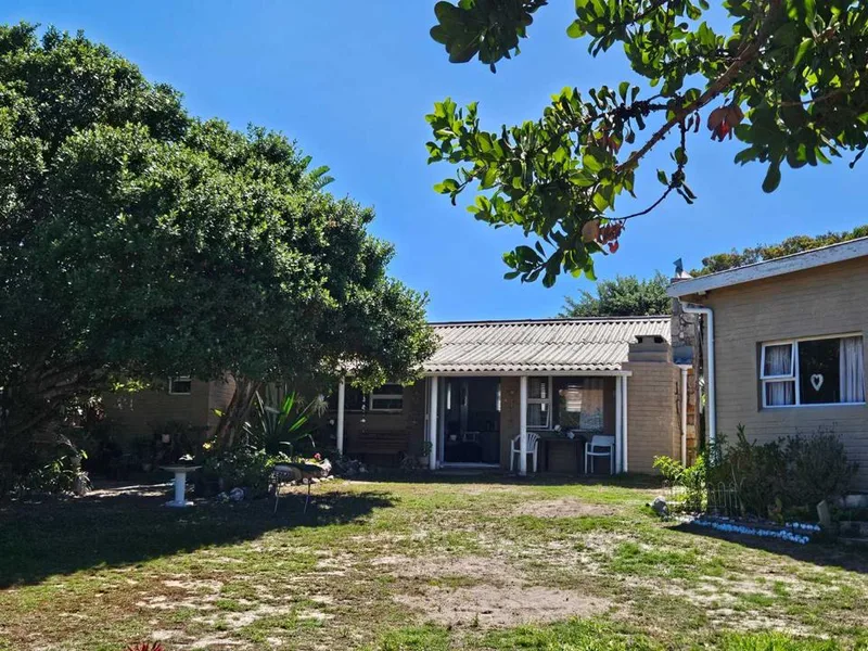 4 Bedroom House for sale in Pearly Beach