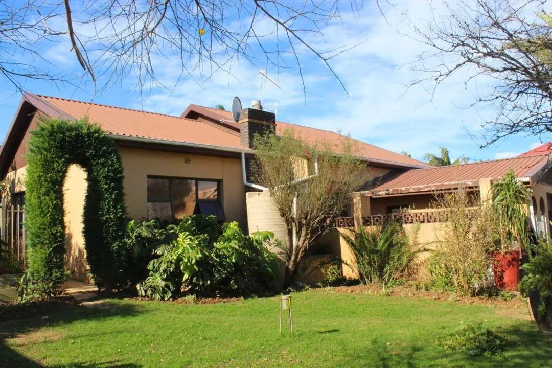 3 Bedroom House for sale in Van Riebeeck Hoogte