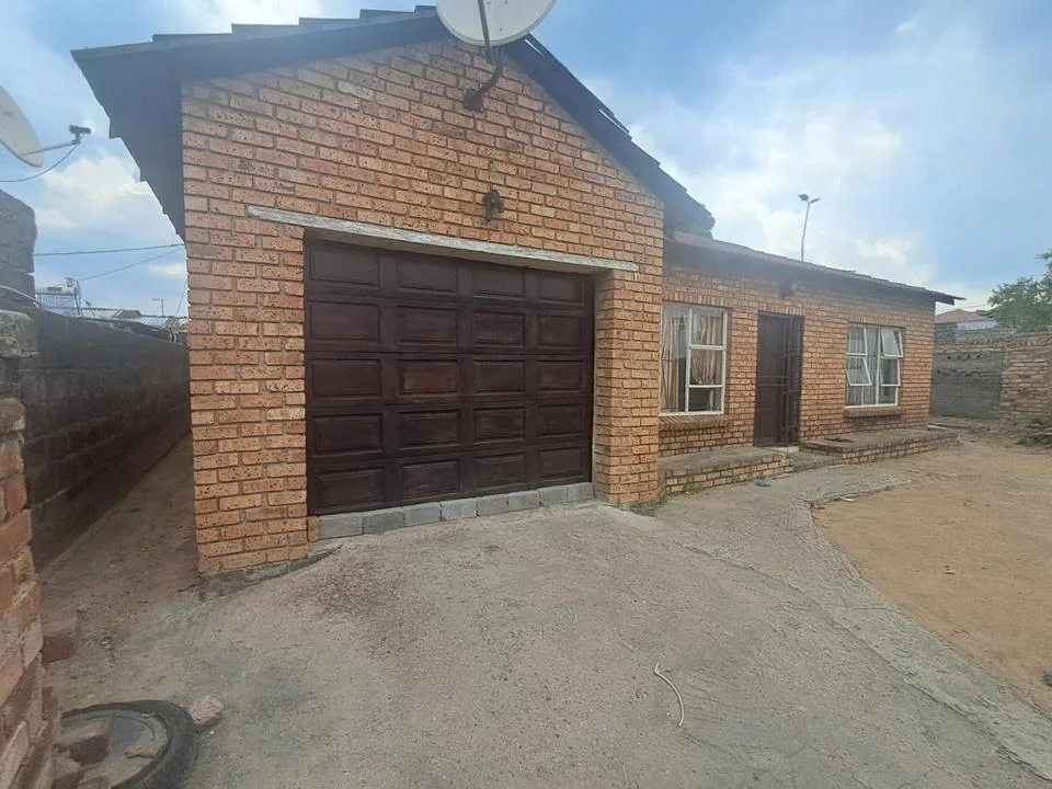 2 Bedroom House for sale in Ivory Park