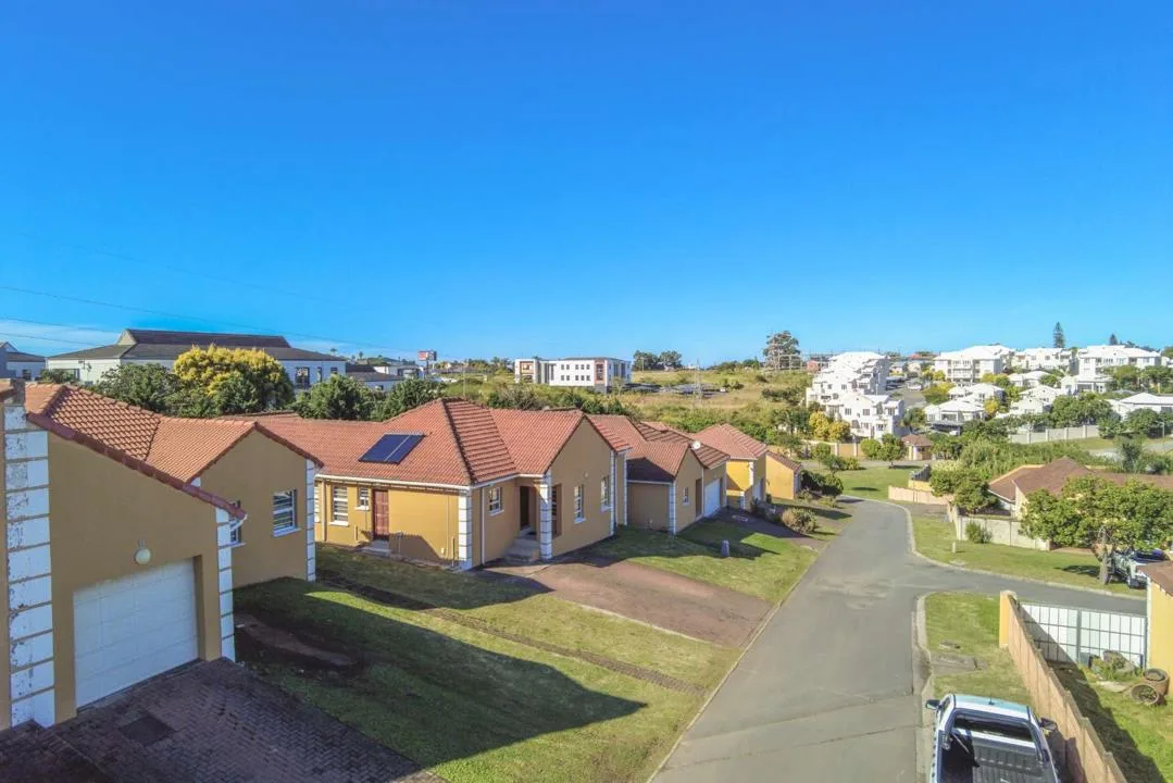 3 Bedroom Townhouse for sale in Beacon Bay