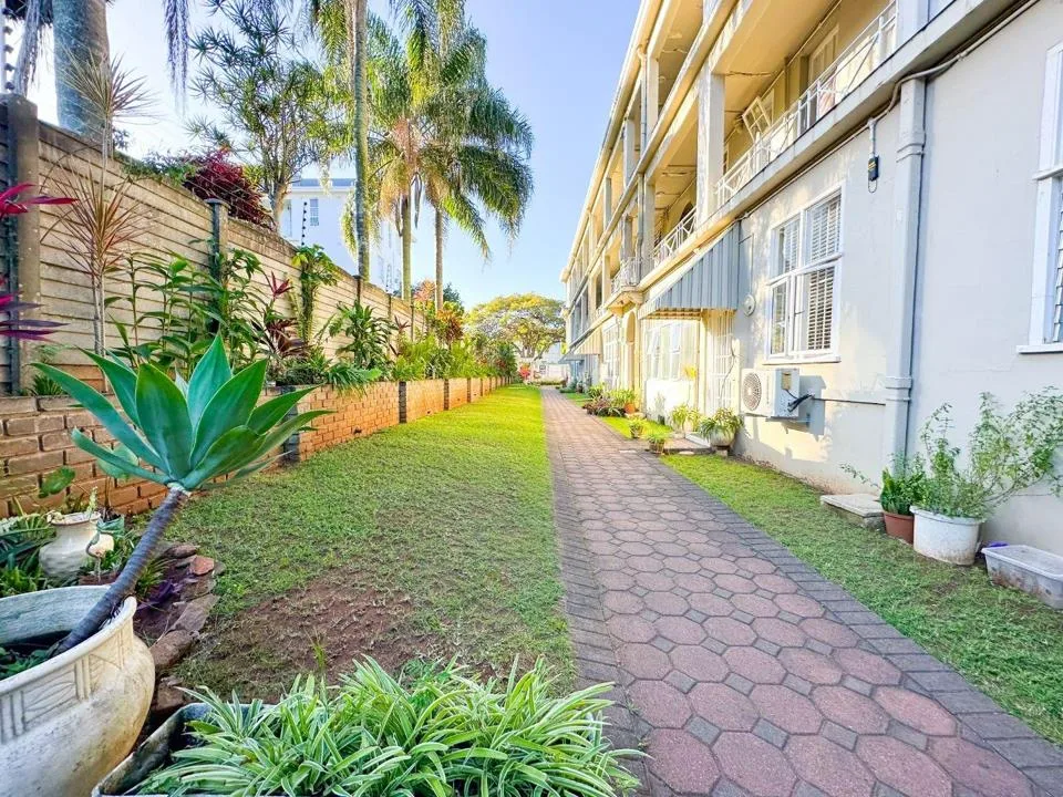 2.5 Bedroom Apartment / flat for sale in Essenwood