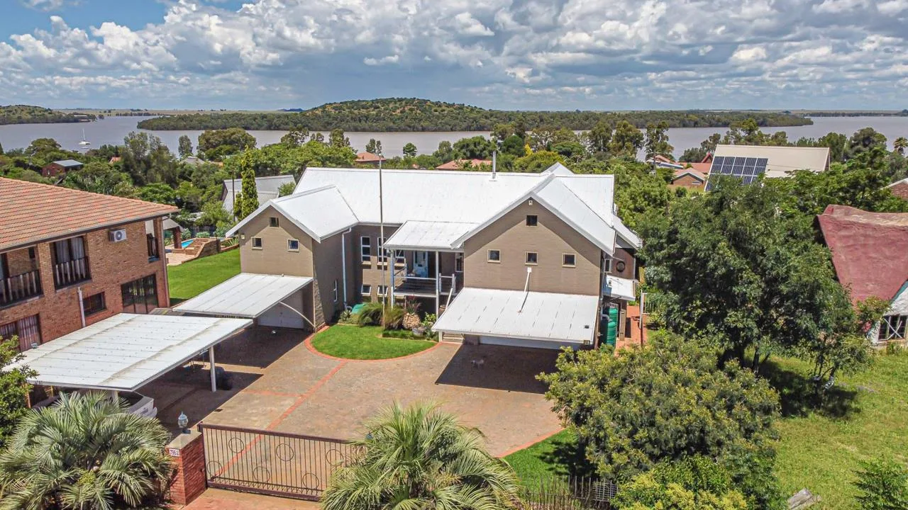 4 Bedroom House for sale in Vaal Marina