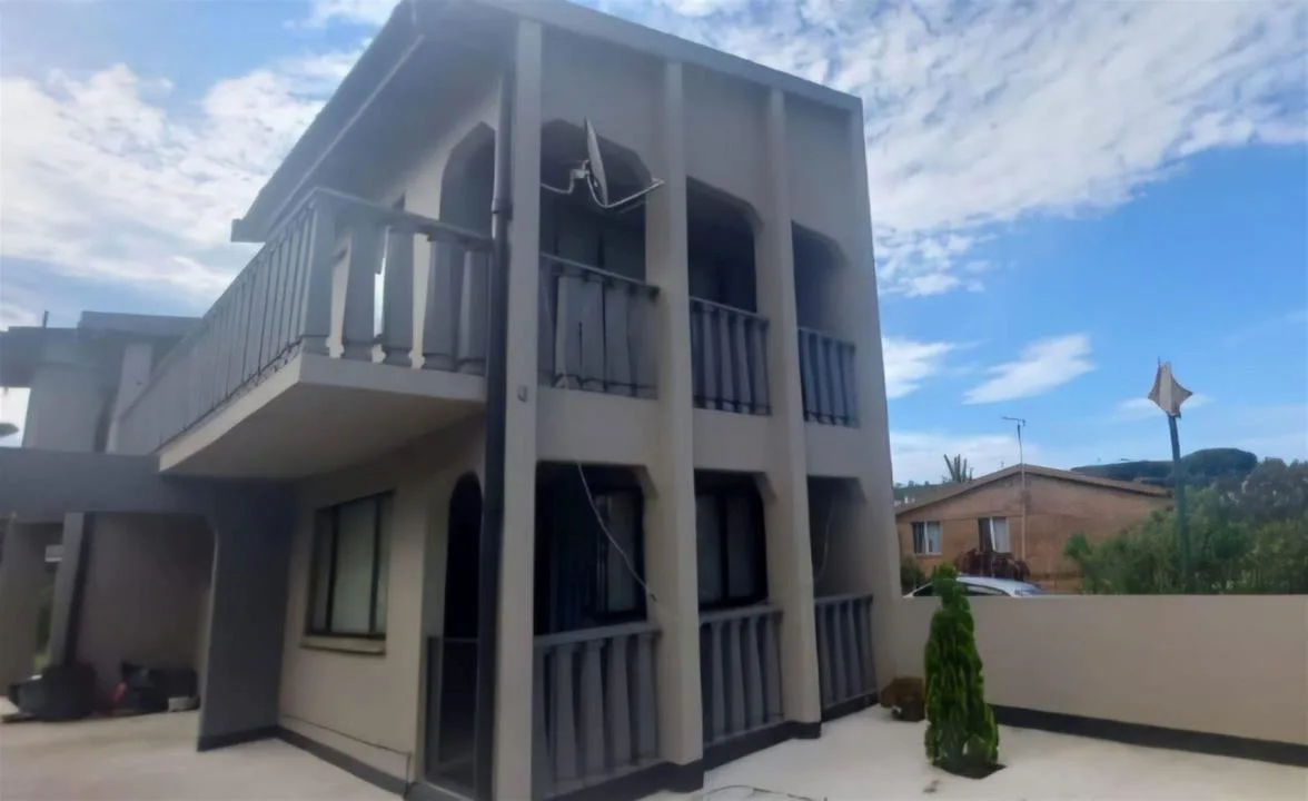 3 Bedroom House for sale in Chatsworth Central