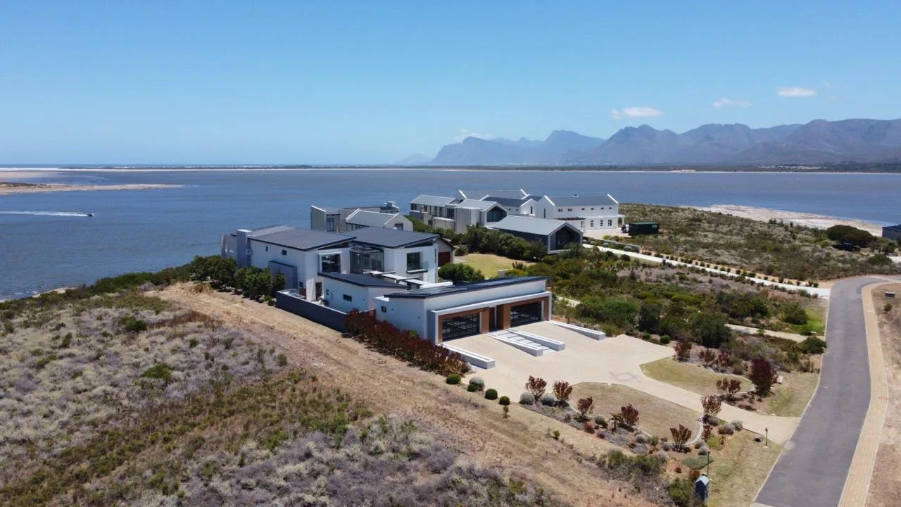 5 Bedroom House for sale in Benguela Cove Lagoon Wine Estate