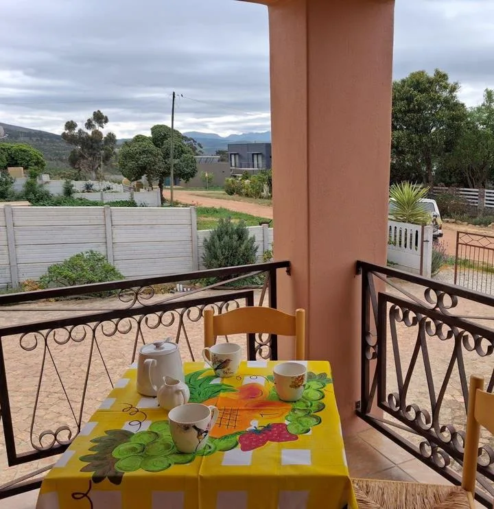 2 Bedroom House for sale in Bot River Avenues