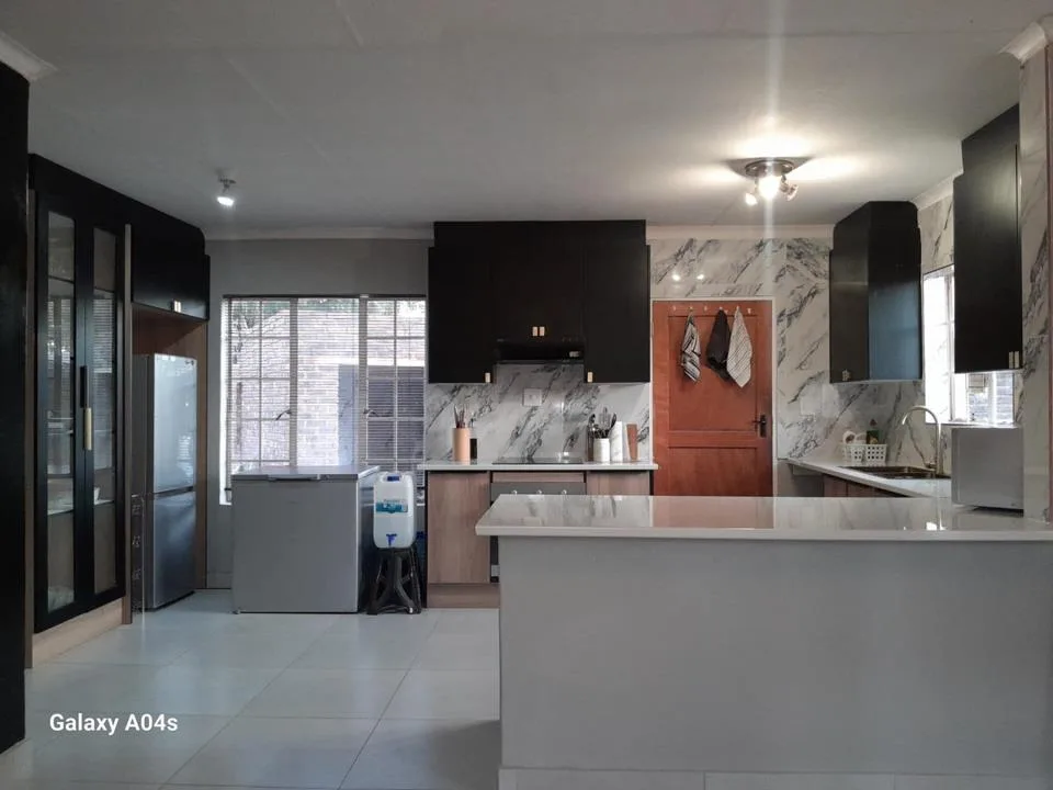 3 Bedroom House for sale in Kathu