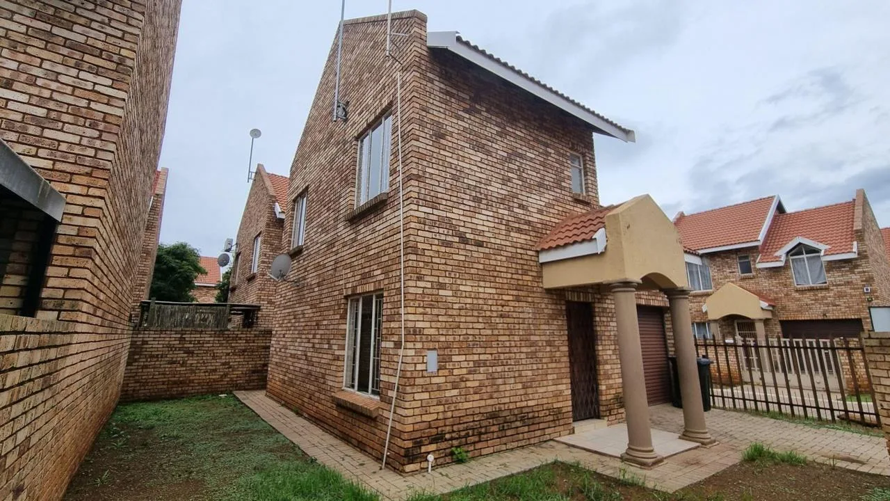 2 Bedroom Townhouse for sale in Baillie Park