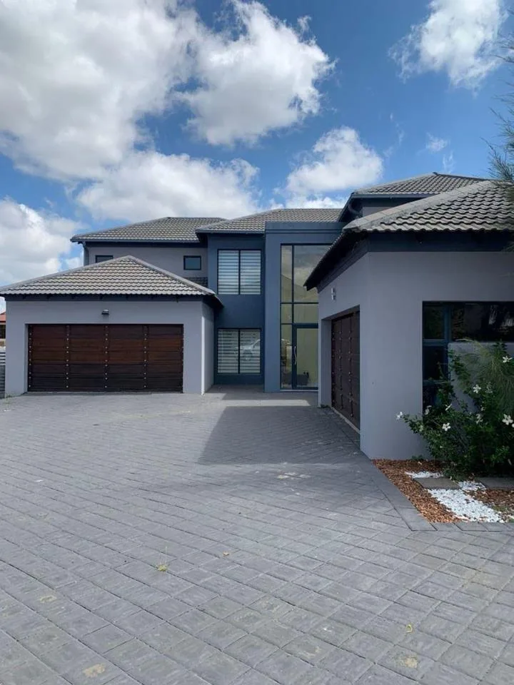 6 Bedroom House for sale in Shellyvale