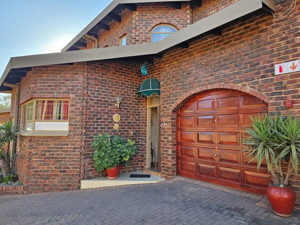 3 Bedroom Townhouse for sale in Klerksdorp Central