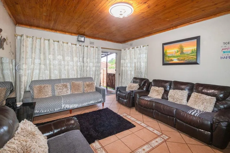 3 Bedroom Townhouse to rent in Hamberg