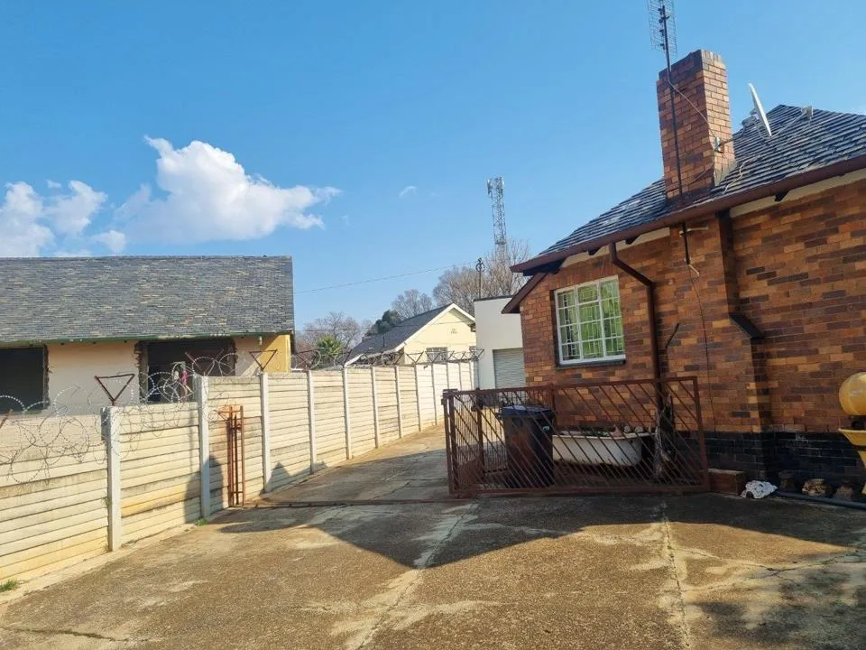 3 Bedroom House for sale in Stilfontein Ext 3