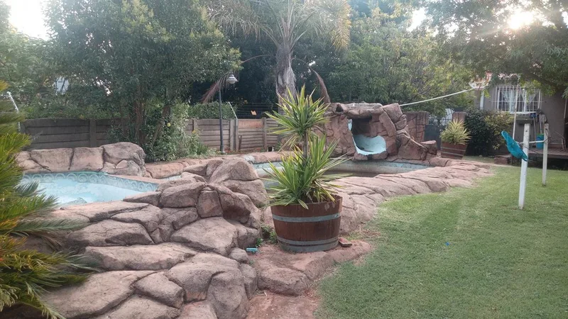 2 Bedroom House for sale in Primrose East