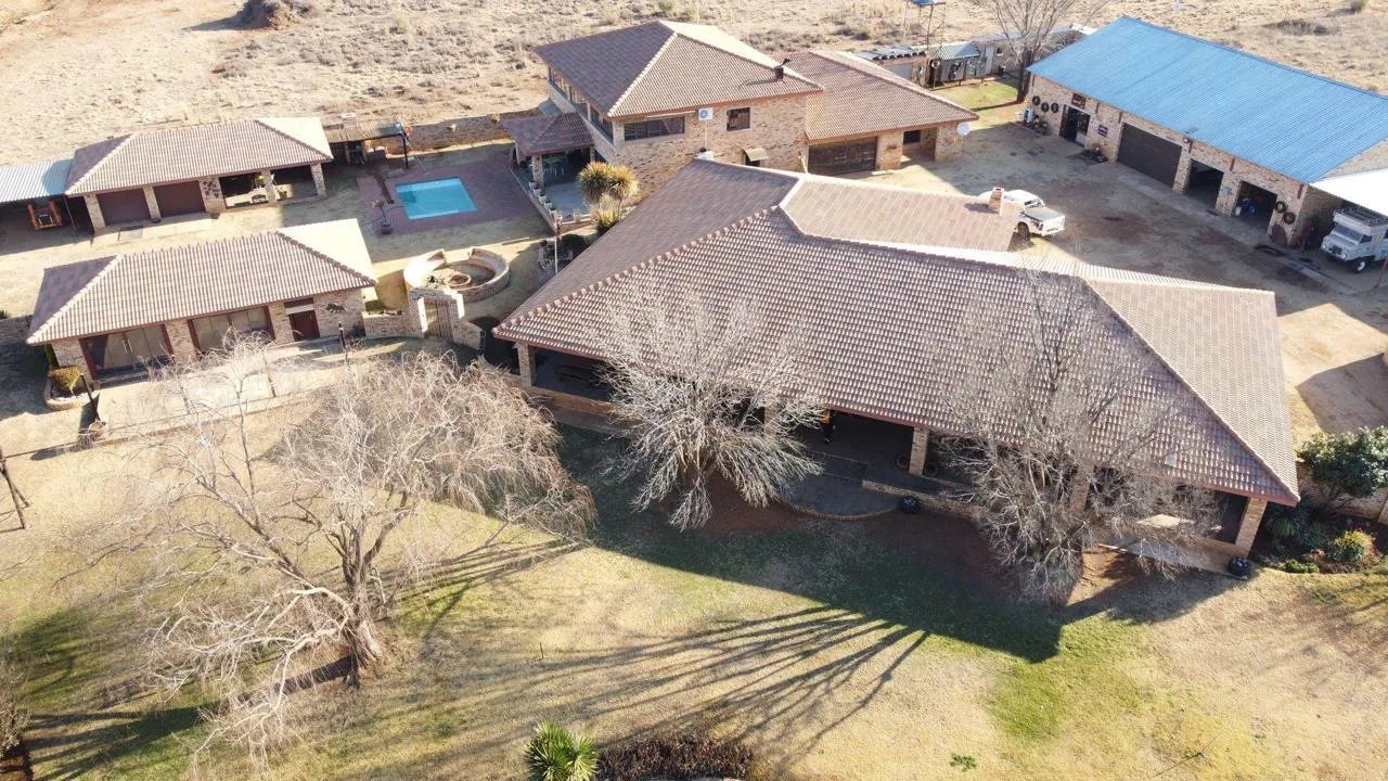 10 Bedroom House for sale in Klipdrift