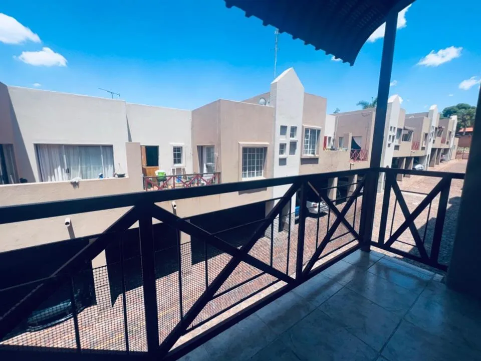 3 Bedroom Apartment / flat for sale in Corlett Gardens