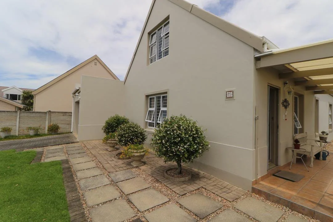 4 Bedroom House for sale in Loerie Park