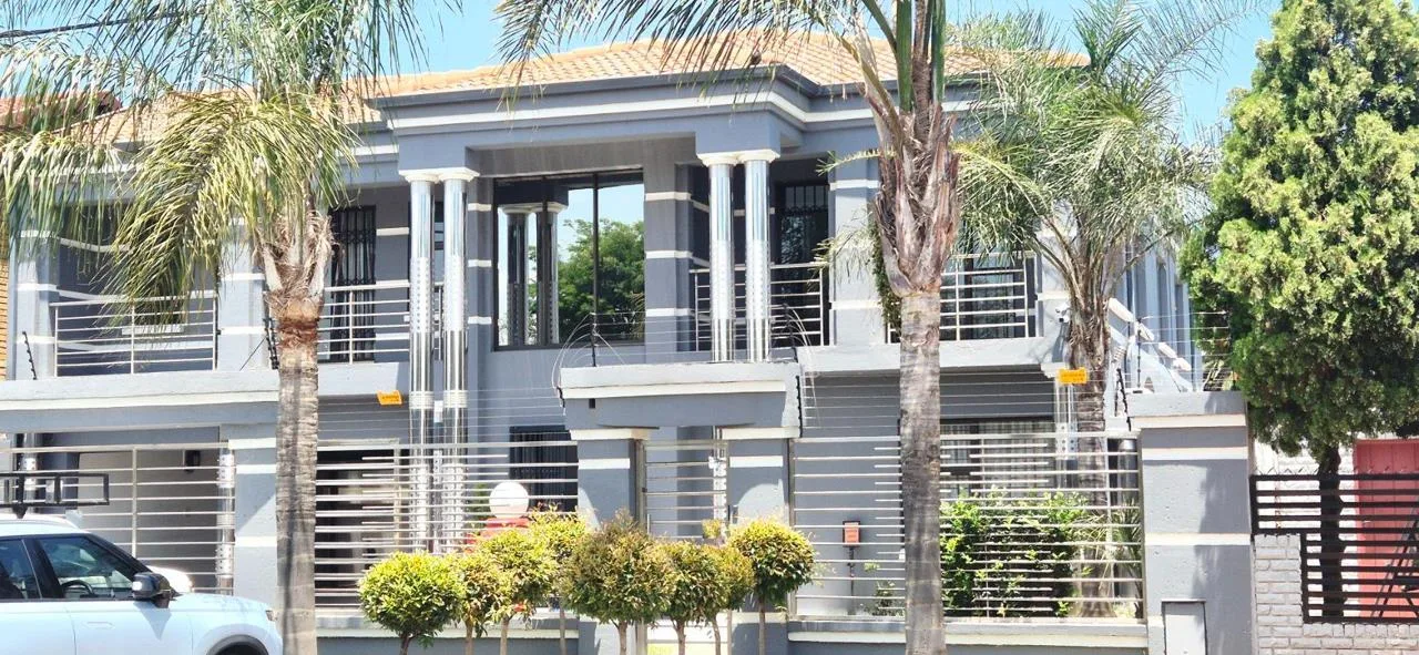 7 Bedroom House for sale in Lenasia Ext 3