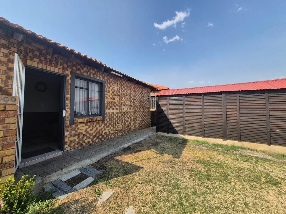 2 Bedroom House for sale in Evander