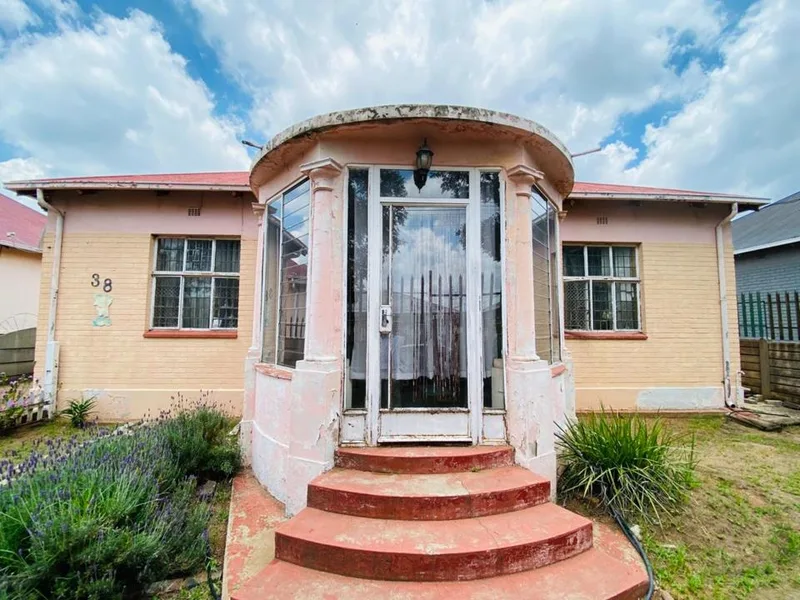 3 Bedroom House for sale in Kenilworth