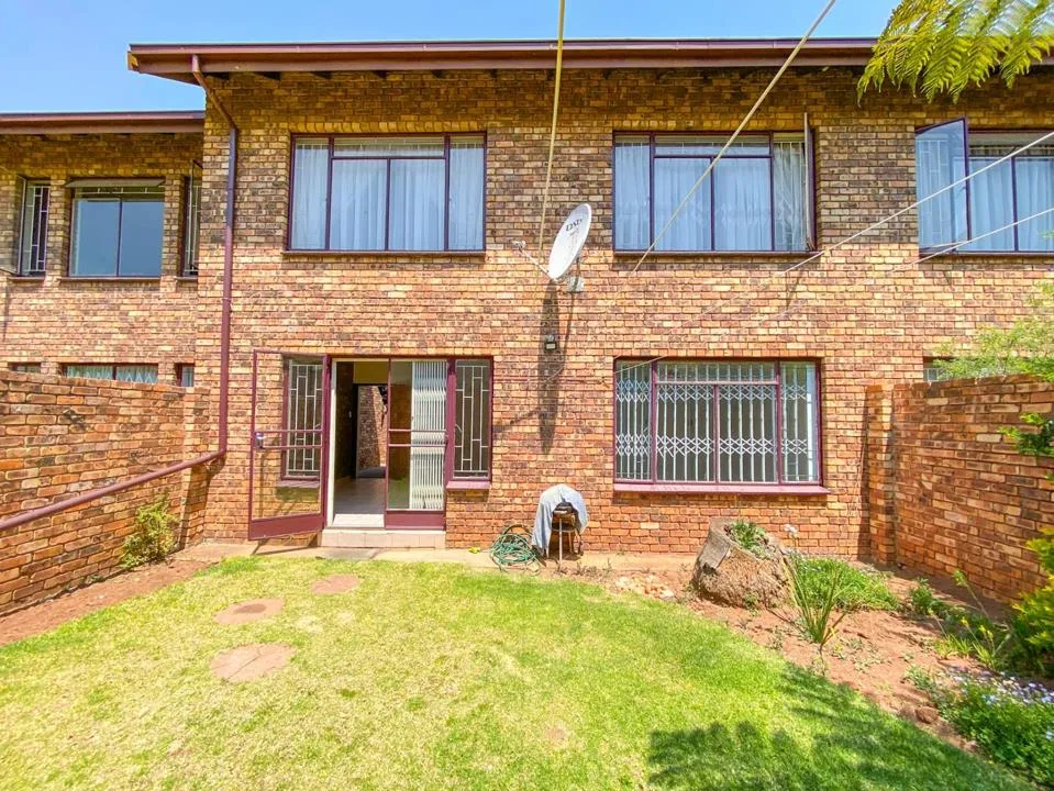 2 Bedroom Apartment / flat to rent in Pierre Van Ryneveld