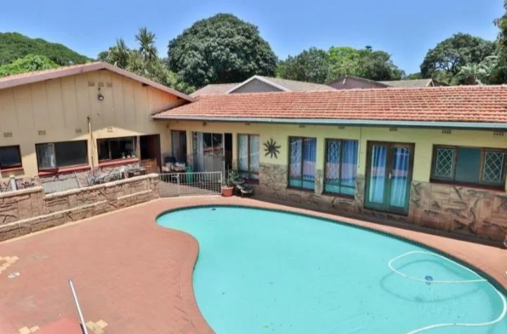 4 Bedroom House for sale in Athlone Park