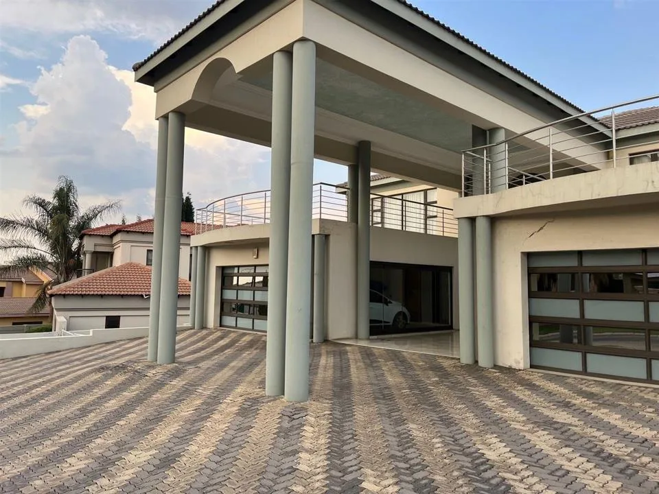 5 Bedroom House for sale in Bankenveld