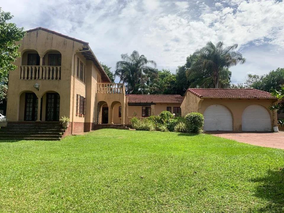6 Bedroom House for sale in Amanzimtoti