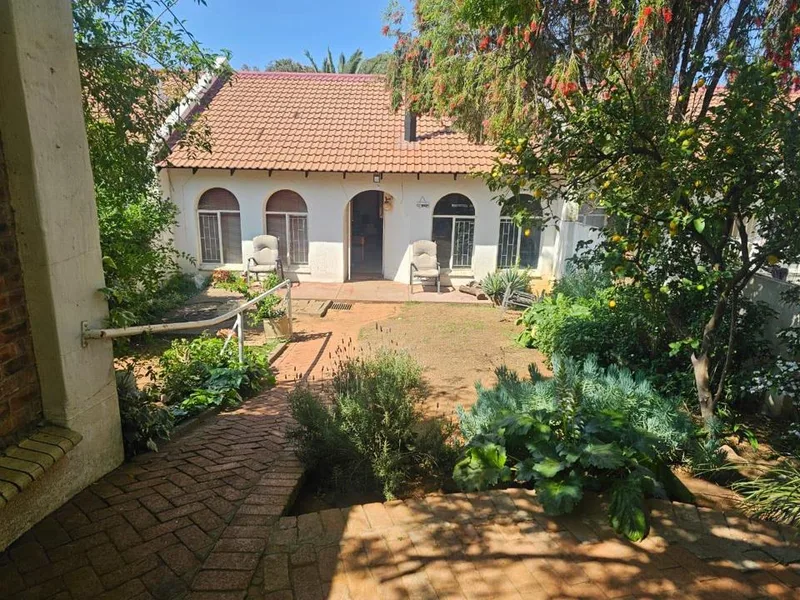 2 Bedroom Townhouse for sale in Langenhovenpark