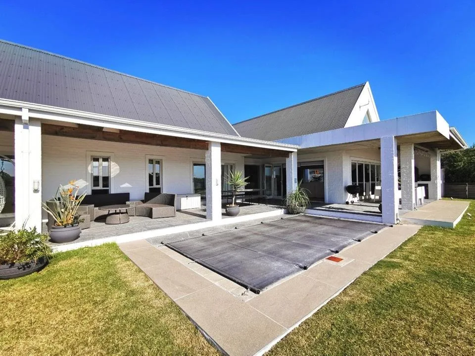 4 Bedroom House to rent in St Francis Links