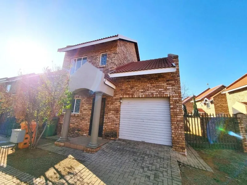 2 Bedroom Townhouse for sale in Baillie Park