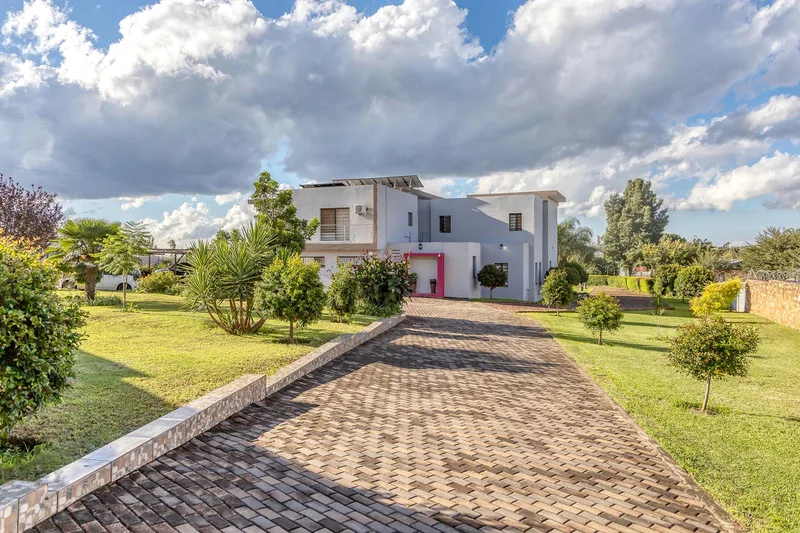 7 Bedroom House in Chancliff Ridge