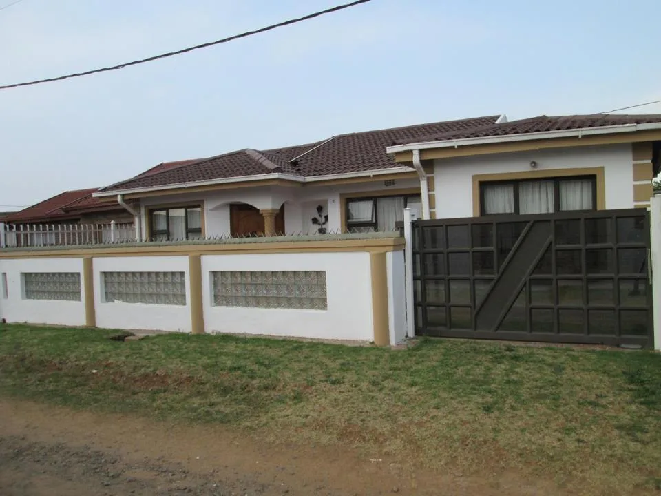 4 Bedroom House for sale in Phuthaditjhaba