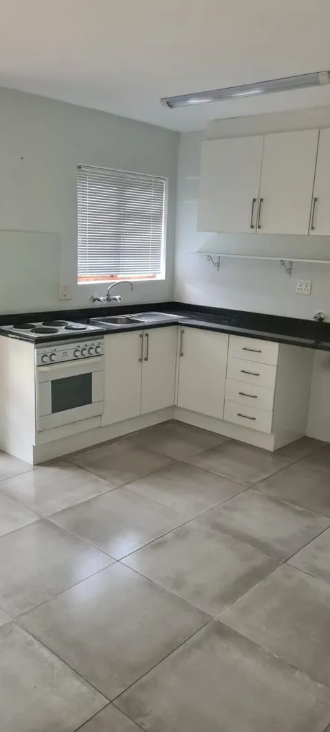 1 Bedroom Flat in Waterkloof Ridge