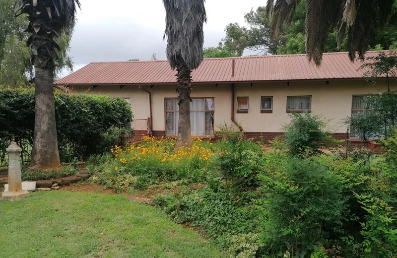 4 Bedroom House in Hartbeespoort Outlying