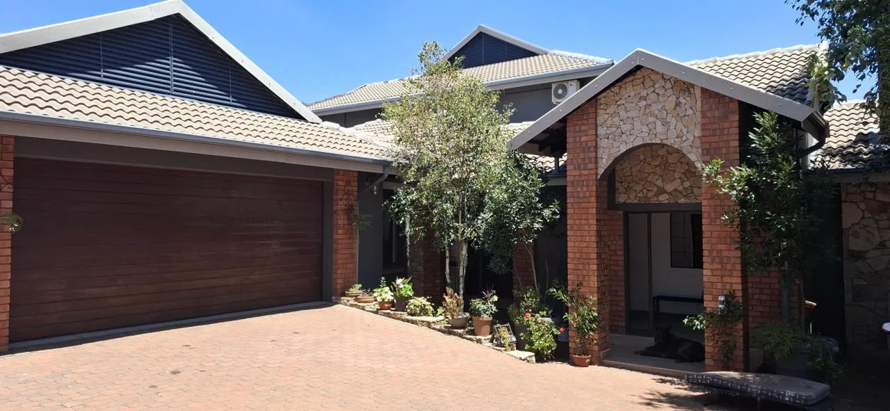 4 Bedroom House for sale in Clubville