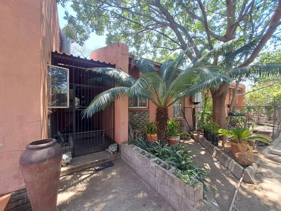 4 Bedroom House for sale in Rooiberg