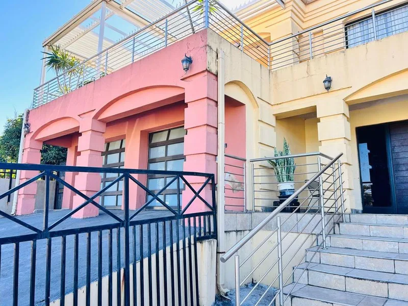 6 Bedroom House for sale in Elim