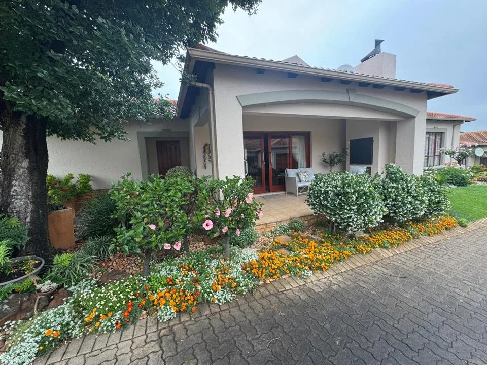 3 Bedroom House for sale in Featherwood Retirement Estate