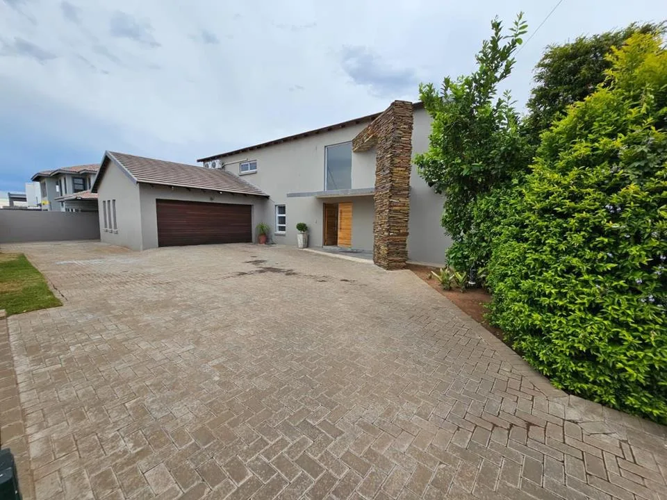 4 Bedroom House for sale in Royldene