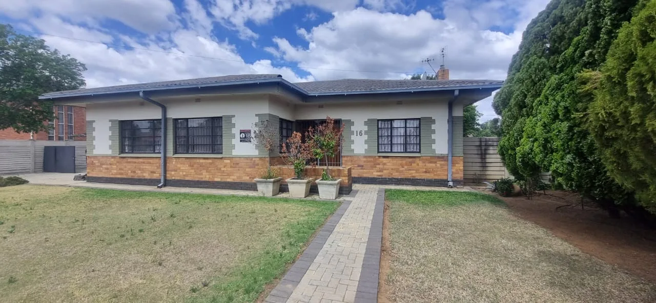 3 Bedroom House for sale in Kroonheuwel