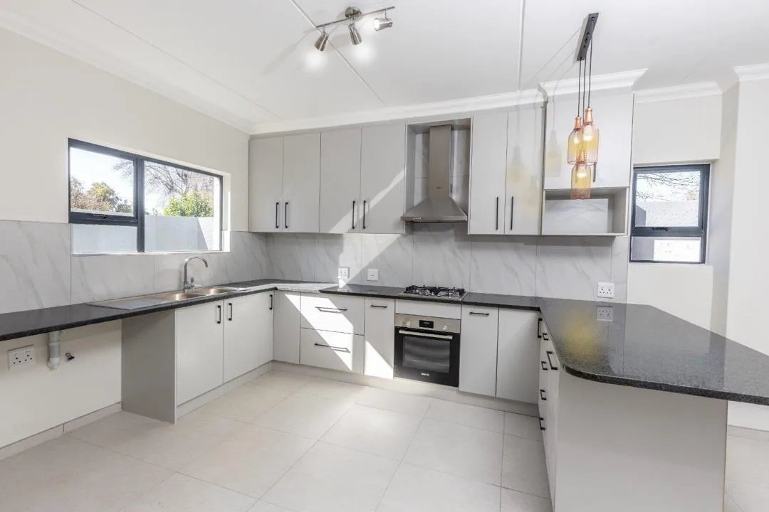3 Bedroom Townhouse for sale in Noordhoek