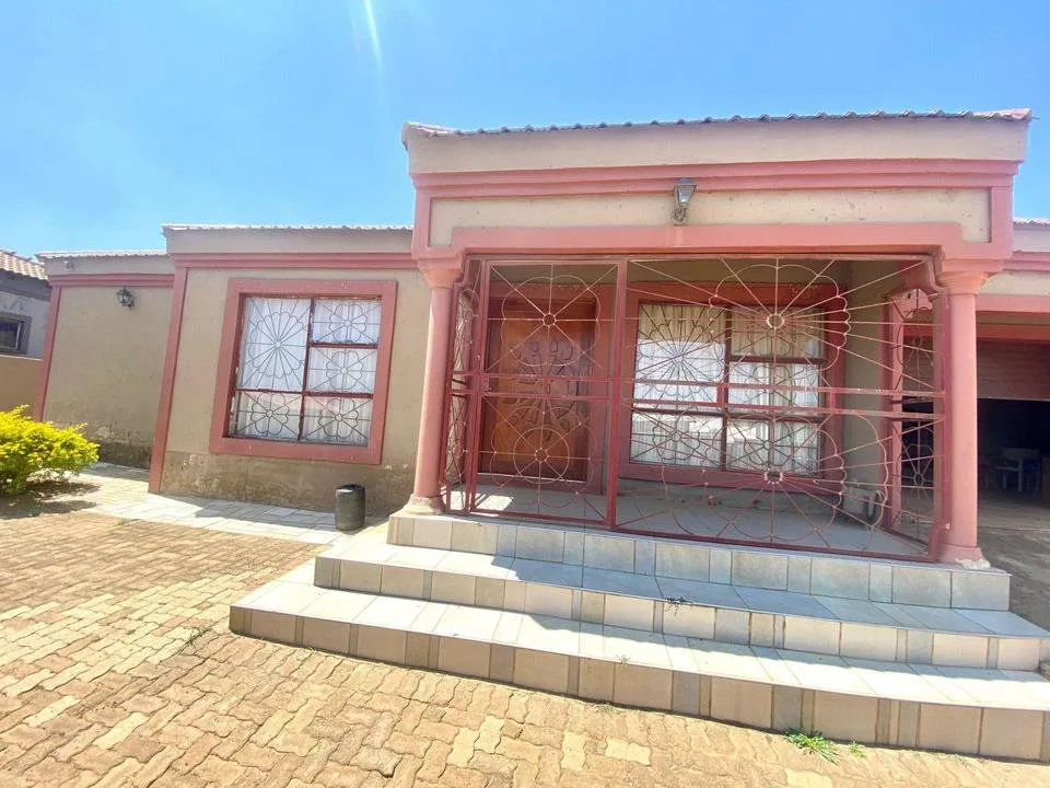 2 Bedroom House for sale in Mashishing