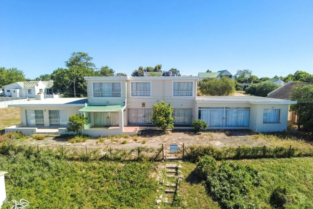5 Bedroom House for sale in Velddrif