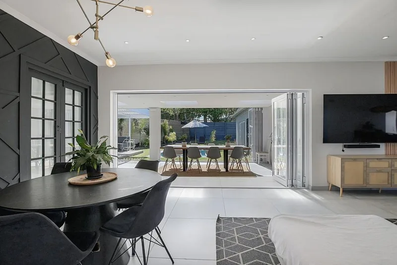 5 Bedroom House for sale in Blouberg Rise