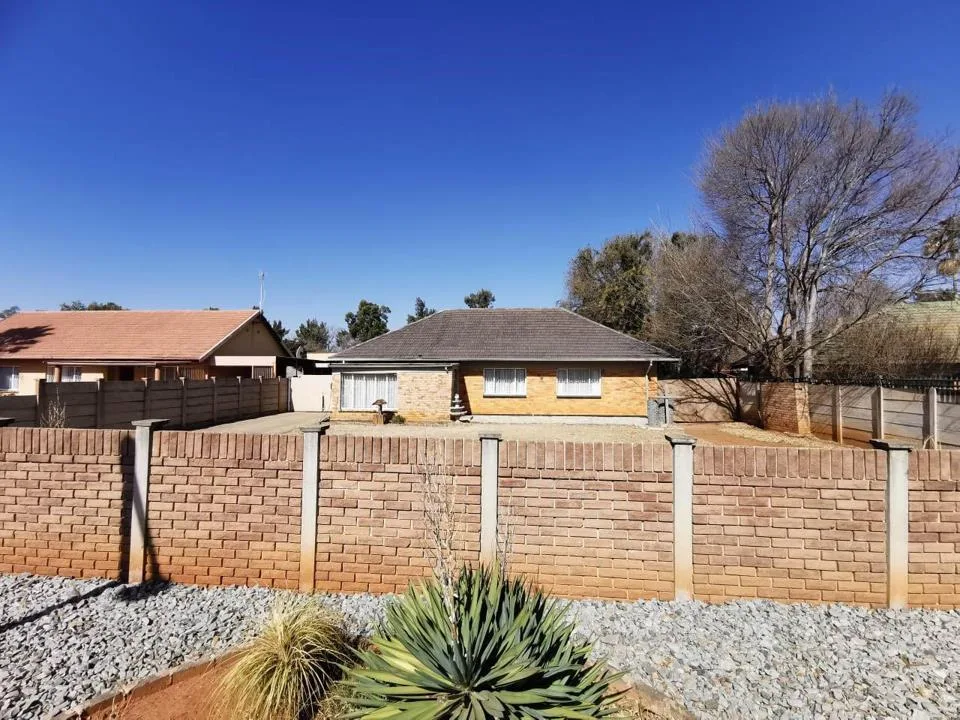 2 Bedroom House for sale in Stilfontein Ext 4