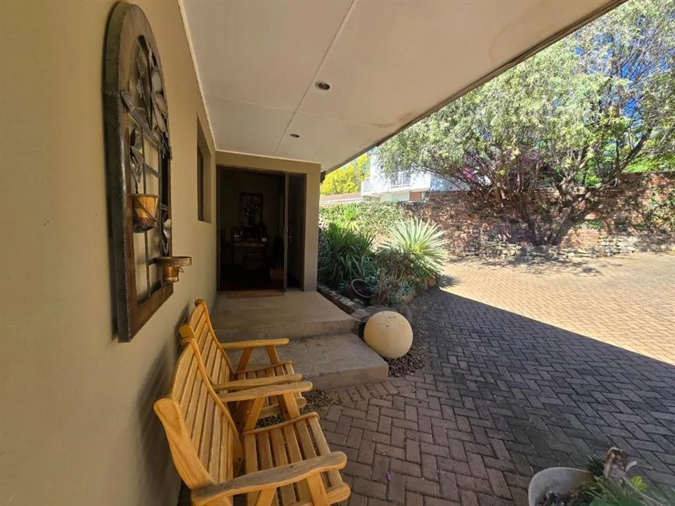 4 Bedroom House for sale in Dan Pienaar