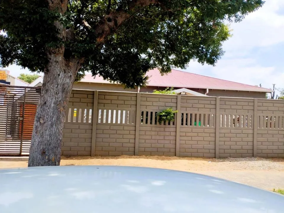 7 Bedroom House for sale in Kenilworth
