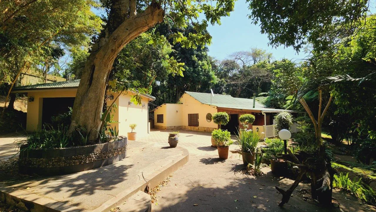 3 Bedroom House for sale in Umtentweni