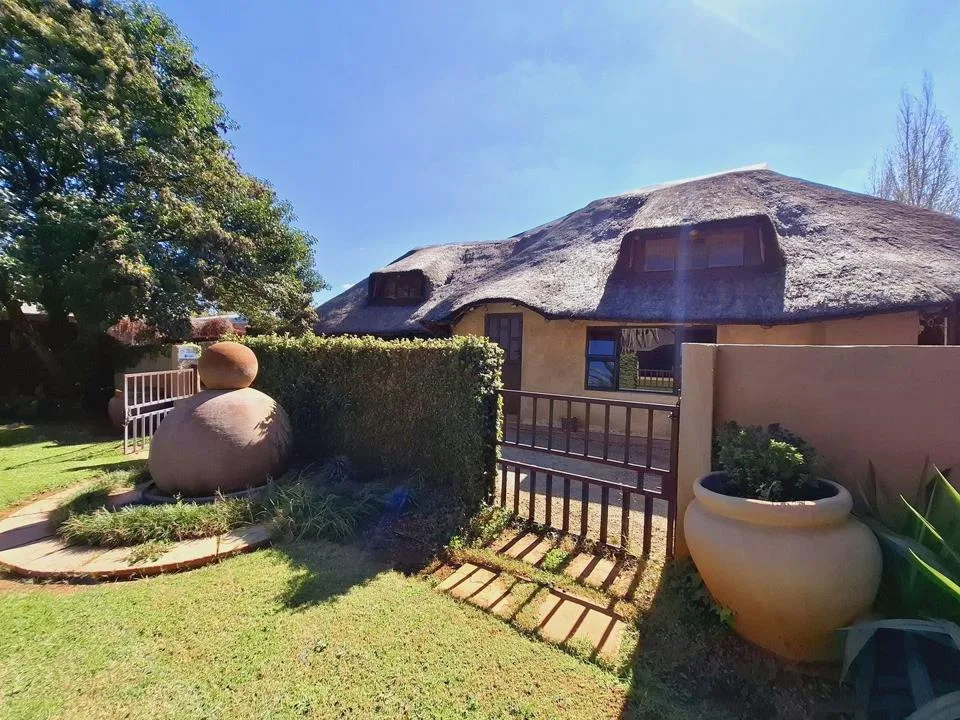 21 Bedroom House for sale in Vyfhoek AH