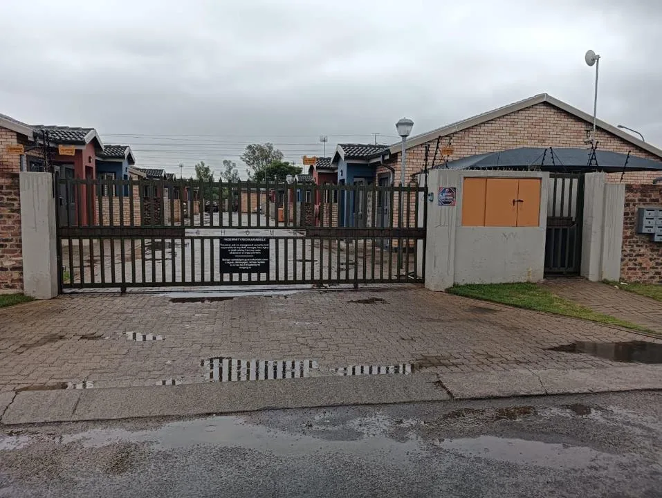 2 Bedroom Townhouse for sale in Dassie Rand